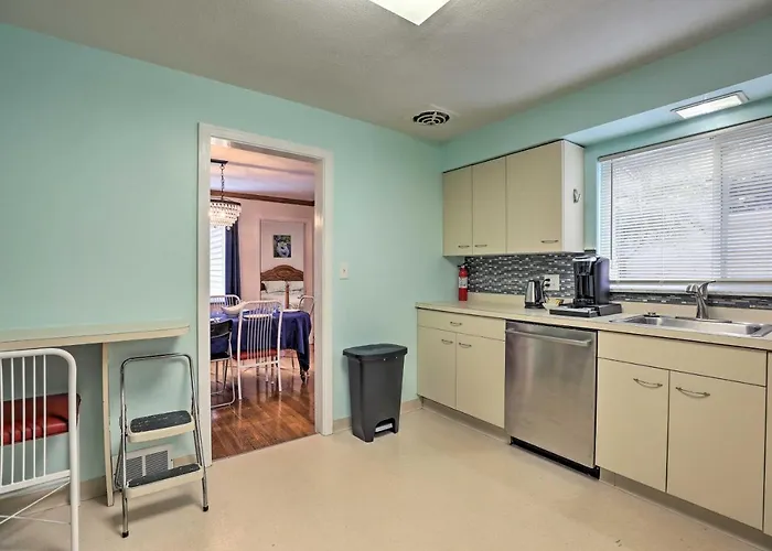6 Mi To Dtwn: Townhome W/ Porch * Pittsburgh