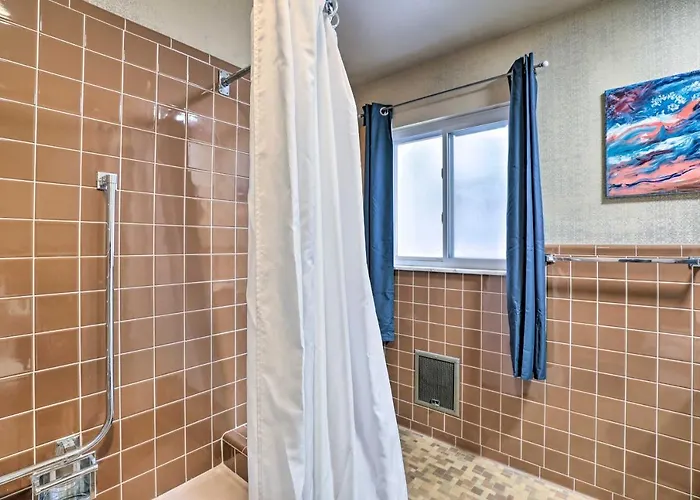 6 Mi To Dtwn: Townhome W/ Porch Pittsburgh