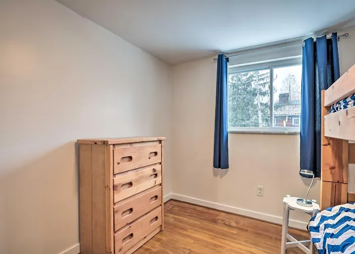 6 Mi To Dtwn: Townhome W/ Porch