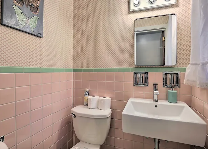 6 Mi To Dtwn: Townhome W/ Porch * Pittsburgh