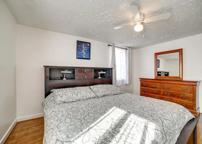 6 Mi To Dtwn: Townhome W/ Porch * Pittsburgh